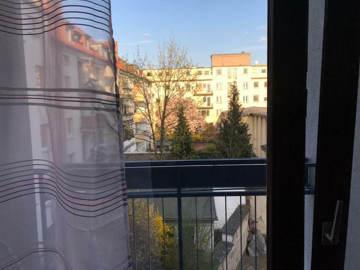 Central-Apartment-Adria Saarbrücken Buitenkant foto